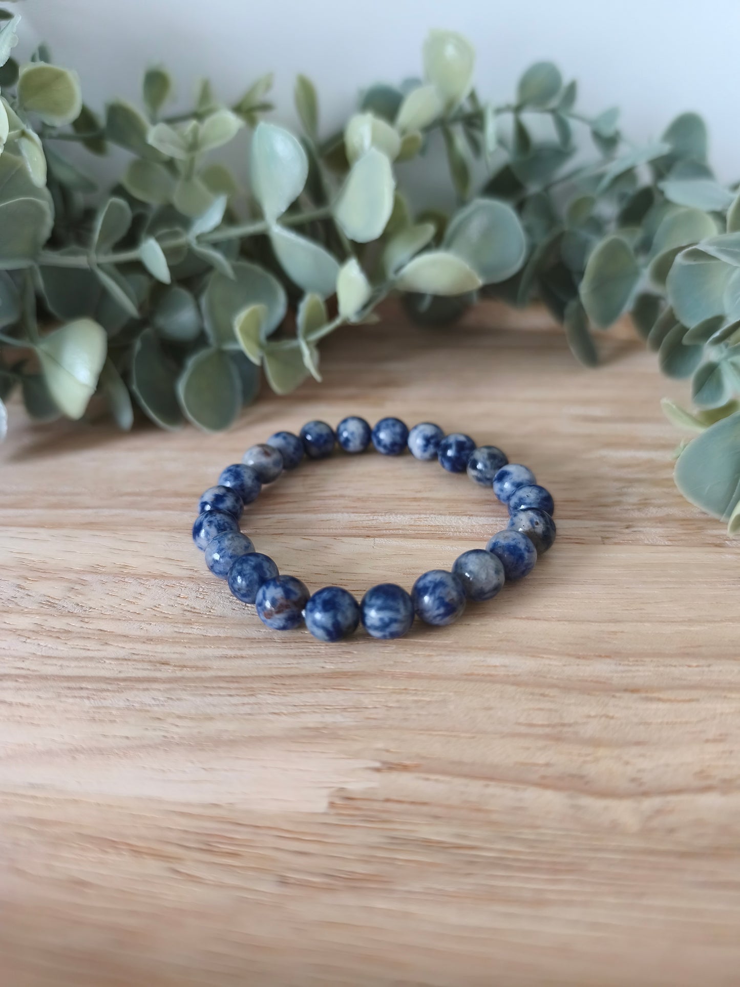 Bracelet Sodalite 8 mm – bleu profond et blanc veiné – sérénité et confiance – Collection Pierre d’Exception
