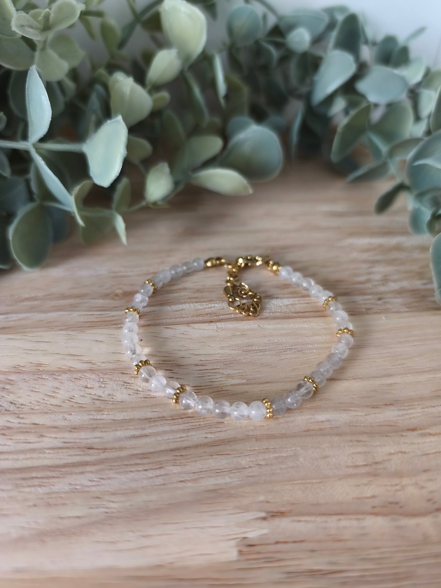 Bracelet Cristal de Roche avec acier inoxydable, Collection Éclat d’Acier, pierres naturelles translucides pour clarté et énergie positive.