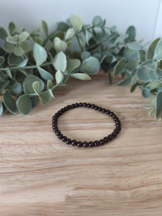 Bracelet Grenat Rouge 4mm aux reflets profonds, bijou raffiné et intemporel