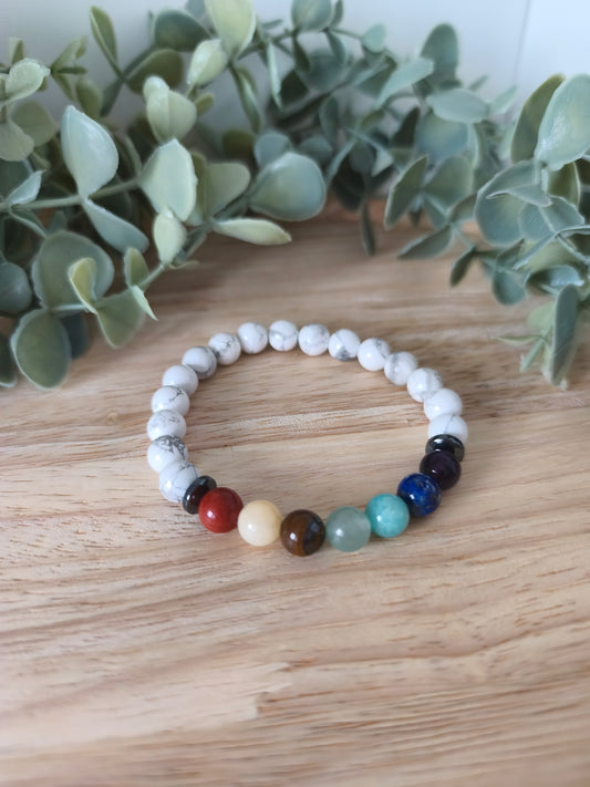 Bracelet 7 Chakras 8 mm avec Howlite blanche – équilibre, sérénité et énergie – Collection 7 Chakras