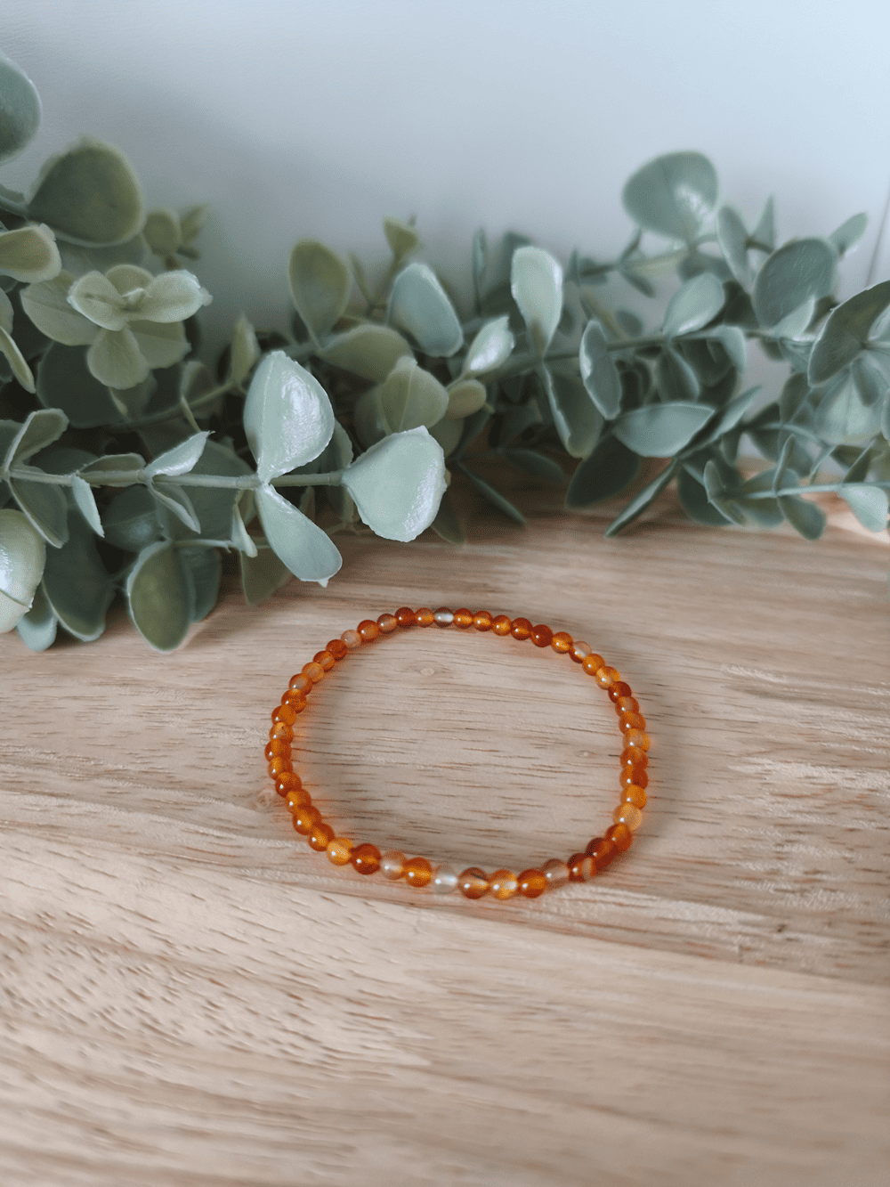 Bracelet Cornaline 4mm, pierres naturelles polies Collection Pierre d’Exception, bijou rouge orangé pour vitalité et confiance en soi.