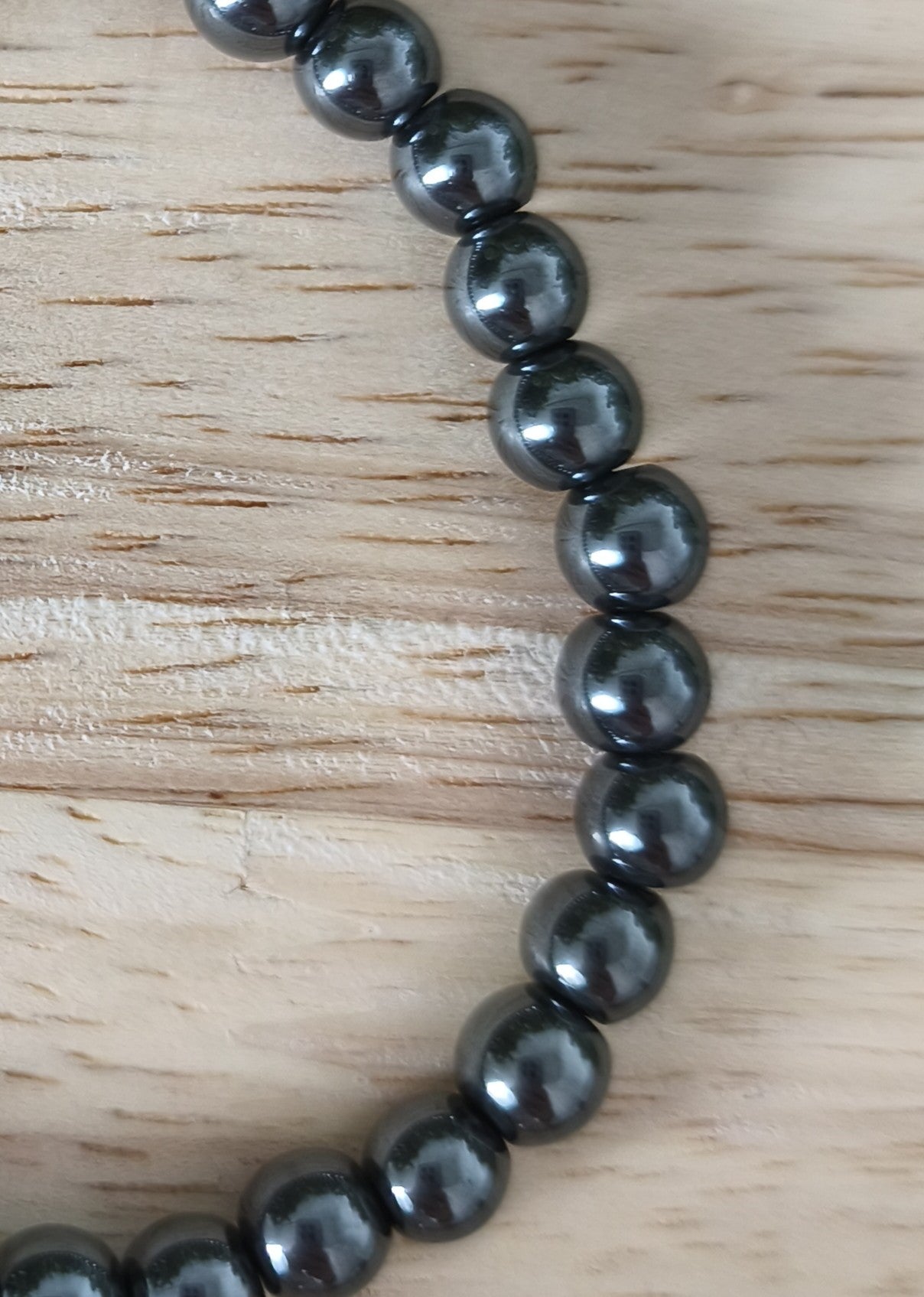 Bracelet en Hématite 6mm, pierre naturelle gris métal symbole de force et d’équilibre