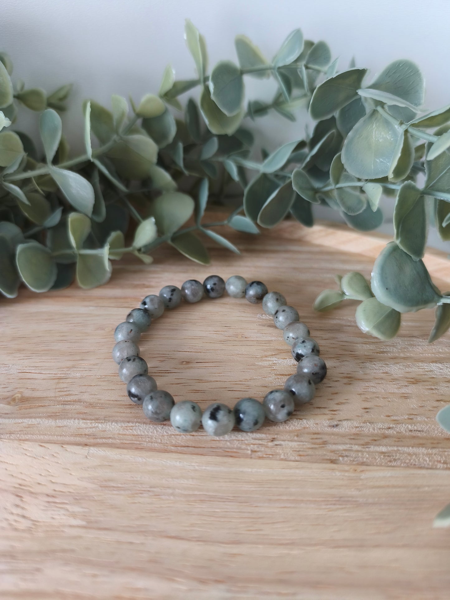 Bracelet Jaspe Kiwi 8mm, pierre naturelle favorisant la détente, l’ancrage et l’harmonie intérieure