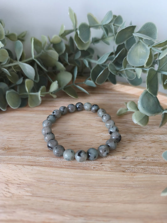 Bracelet Jaspe Kiwi 8mm, pierre naturelle favorisant la détente, l’ancrage et l’harmonie intérieure