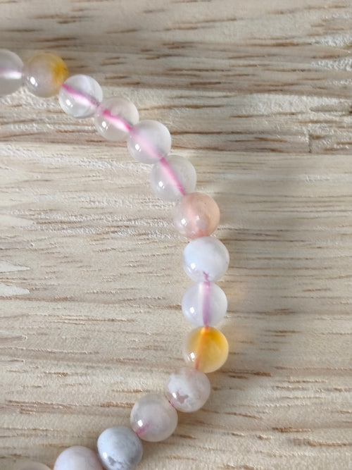 Bracelet Agate Fleur de Cerisier 6mm, pierre naturelle rose et blanche, symbole de douceur et d’harmonie