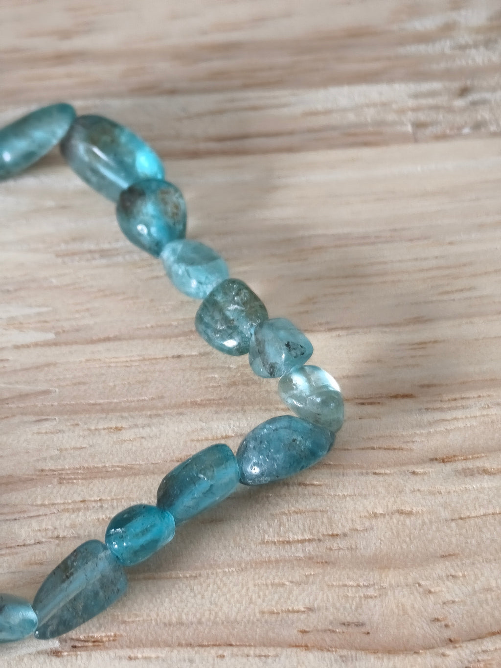 Bracelet Apatite Bleue , pierres roulées naturelles de la collection « Les Roulées du Monde », bleu océan pour confiance et créativité.