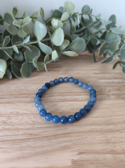 Bracelet Aventurine Bleue 6mm, perles polies naturelles de la collection Pierre d’Exception, bleu profond pour sérénité et créativité.