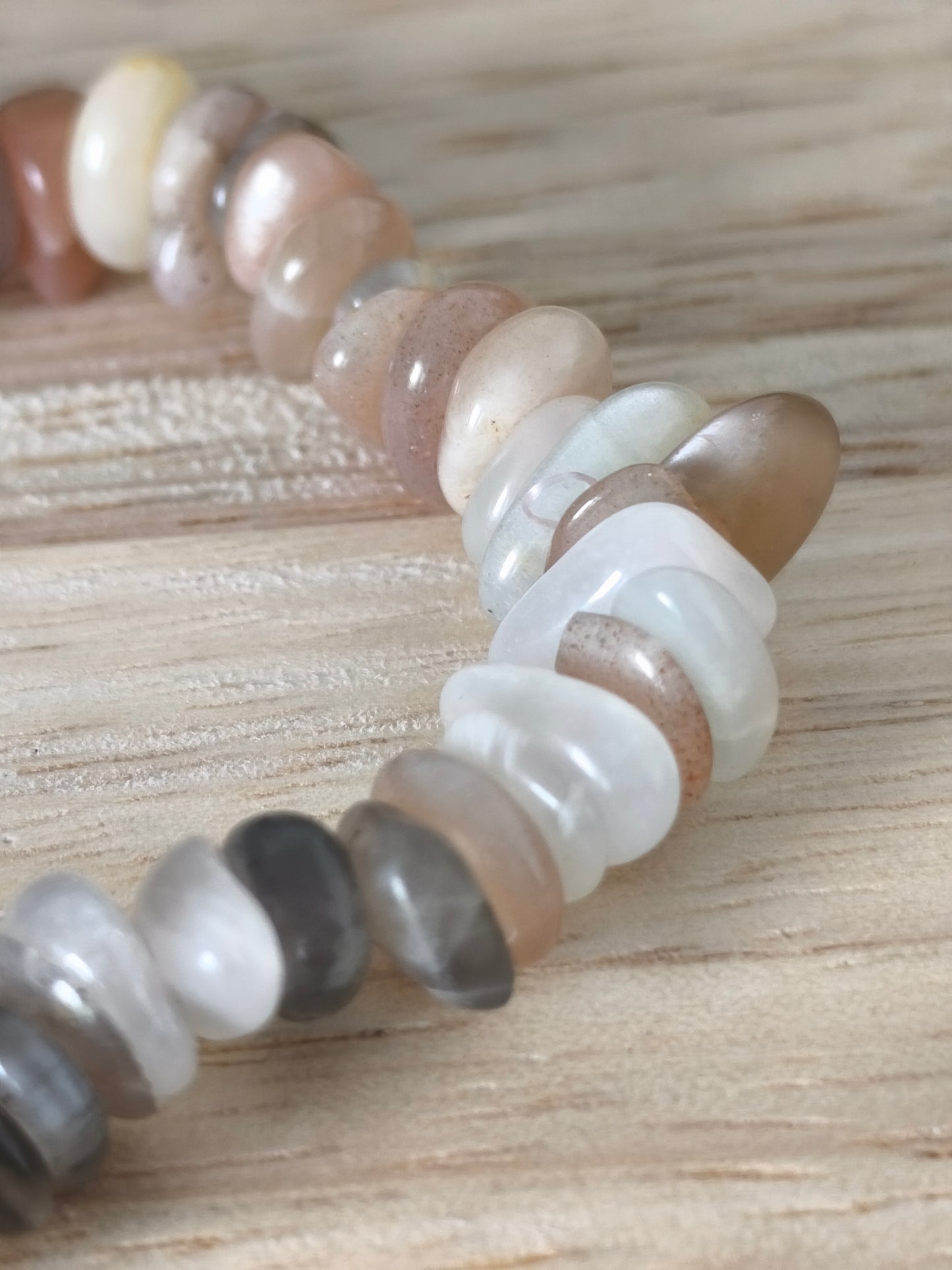 Bracelet baroque en Pierre de Lune multicolore pour femme, nuances iridescentes, lithothérapie intuition et féminité, Collection Aura Mystique