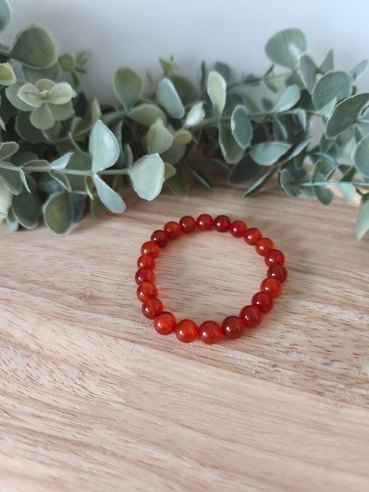 Bracelet Cornaline Rouge 8mm, pierres naturelles polies Collection Pierre d’Exception, bijou rouge intense pour vitalité et confiance.