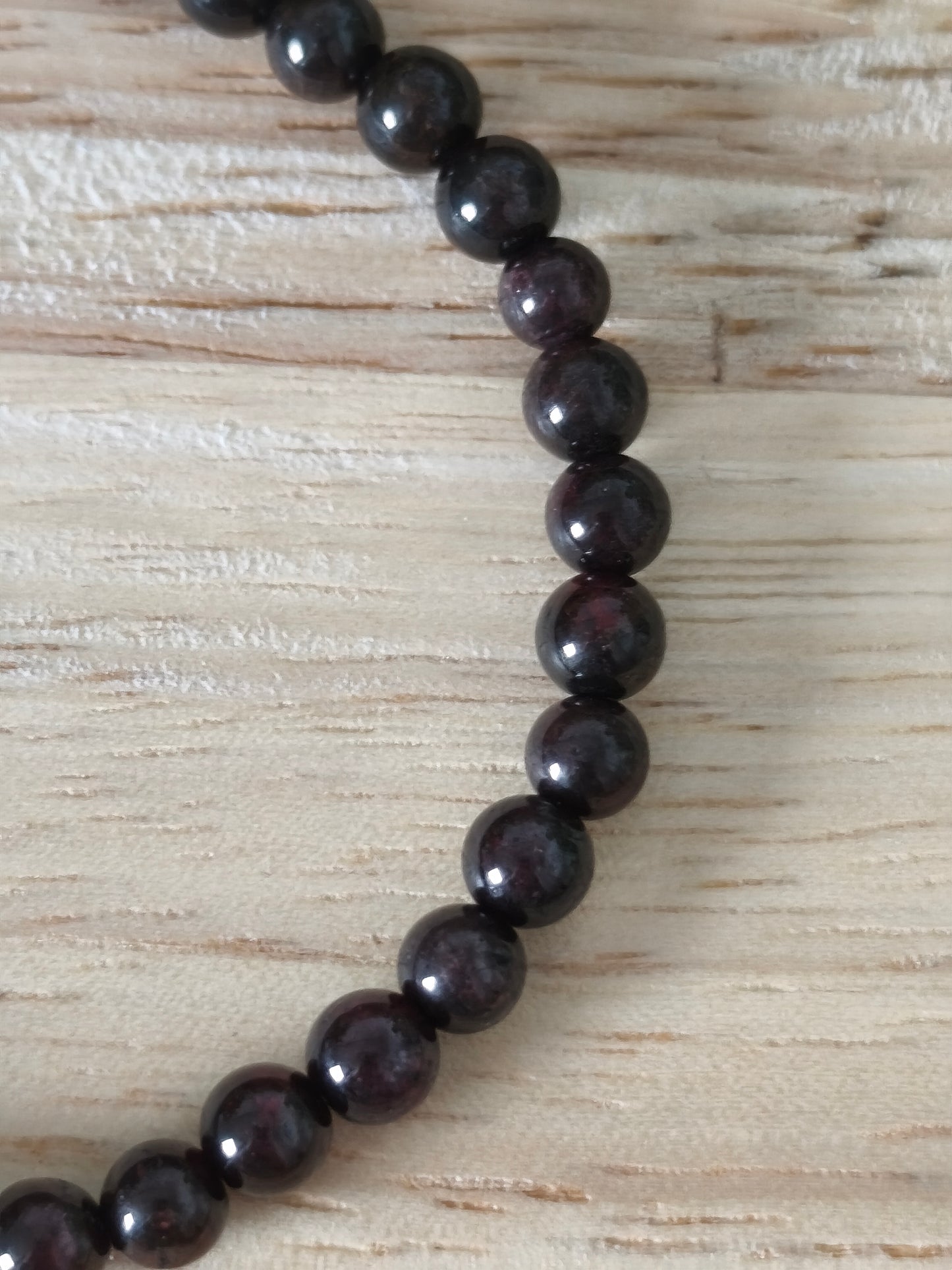 Bracelet Grenat Rouge 4mm aux reflets profonds, bijou raffiné et intemporel