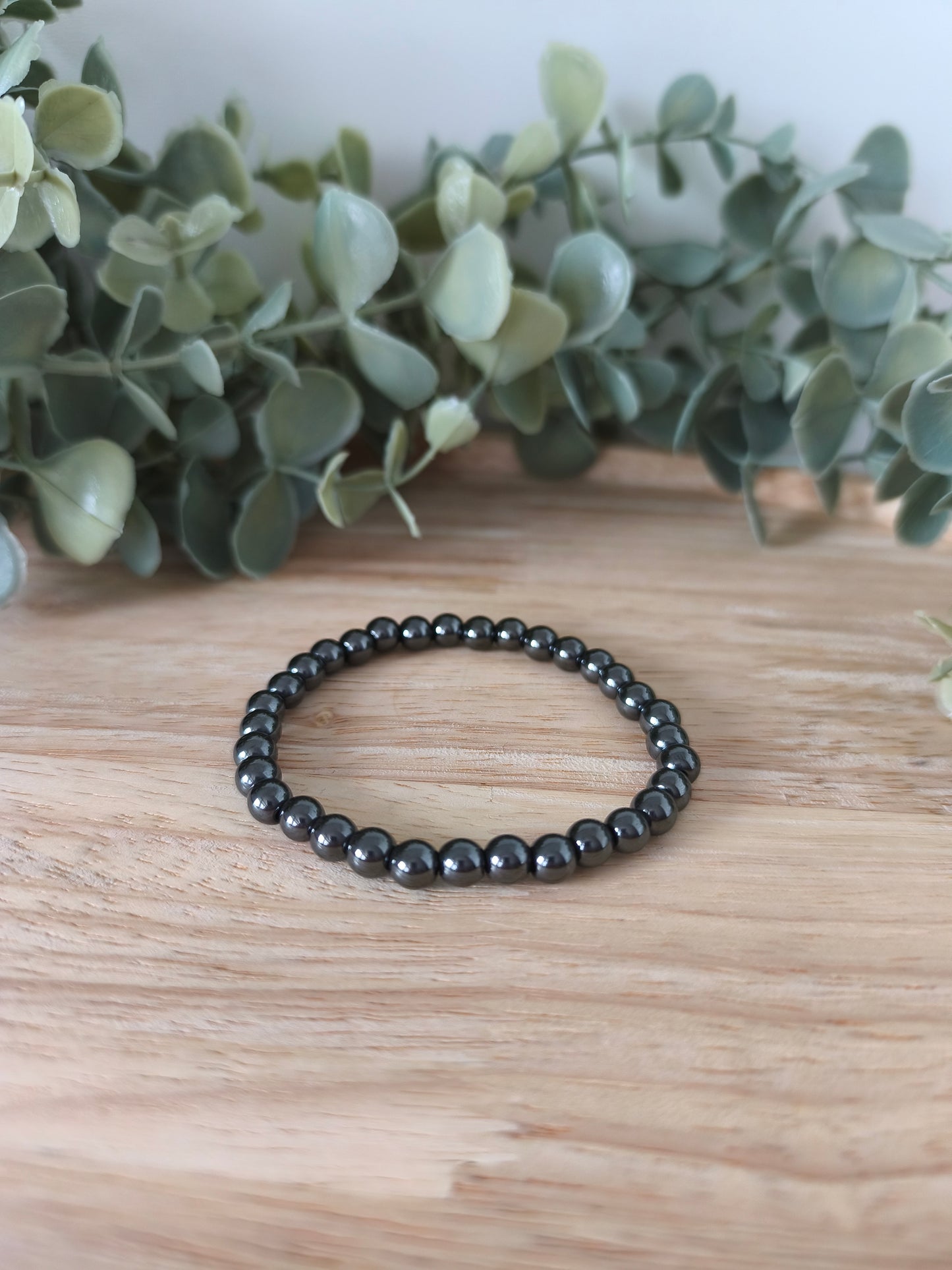 Bracelet en Hématite 6mm, pierre naturelle gris métal symbole de force et d’équilibre
