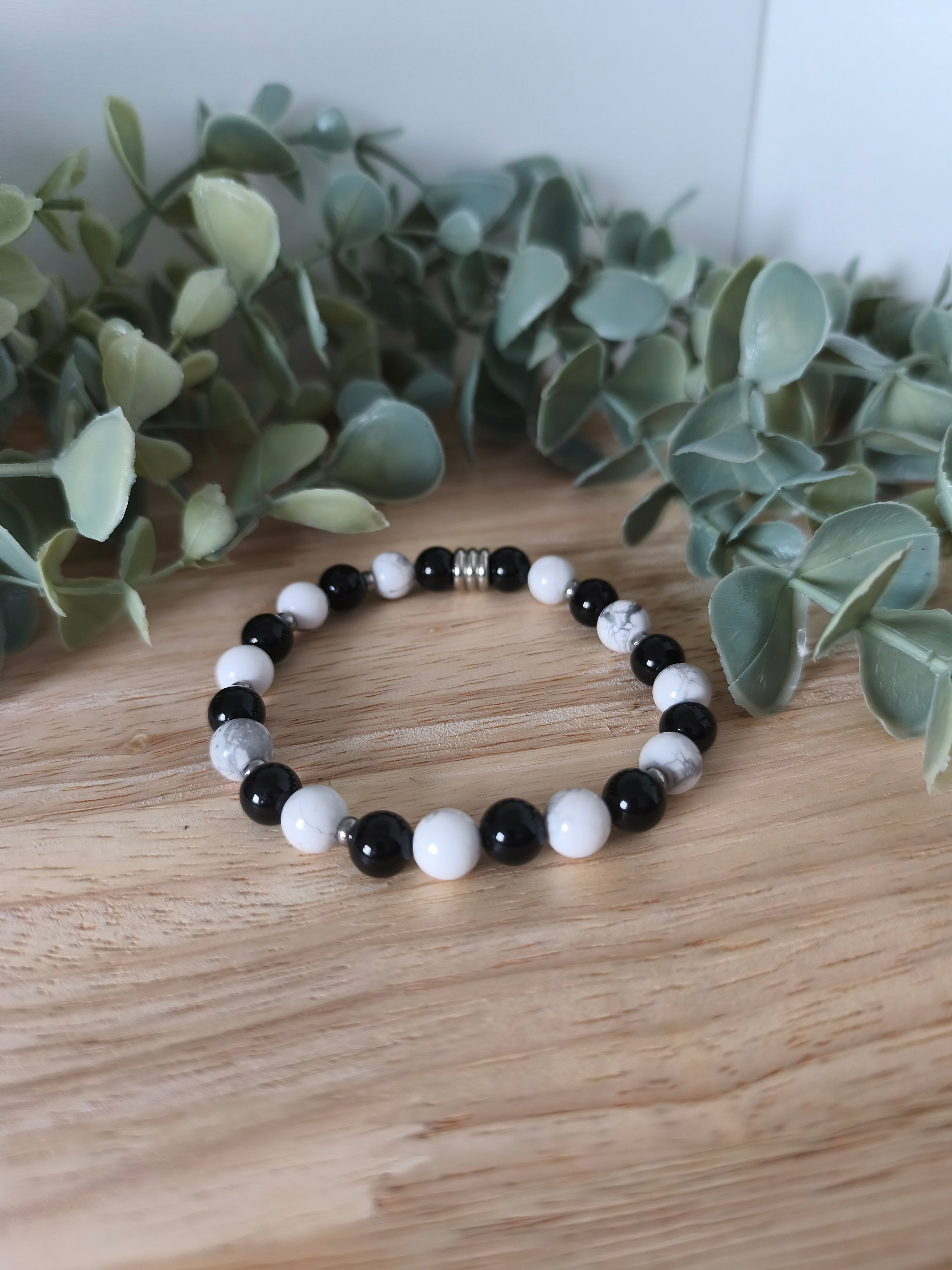 Bracelet en Onyx et Howlite blanche en acier inoxydable – Protection & apaisement – Collection Éclat d’Acier