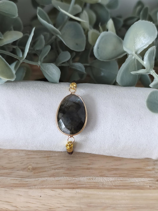 Bracelet réglable en Labradorite gemme naturelle, Collection Aura Mystique, bijou bleu-gris unique pour protection et intuition.