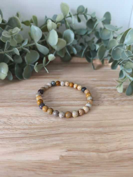 Bracelet Corail Fossile 6mm, pierres naturelles polies Collection Pierre d’Exception, bijou rouge orangé pour énergie et protection.