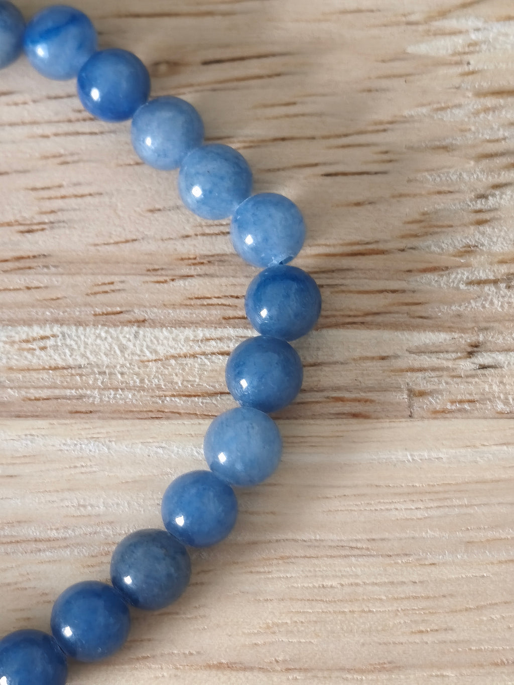 Bracelet Aventurine Bleue 6mm, perles polies naturelles de la collection Pierre d’Exception, bleu profond pour sérénité et créativité.