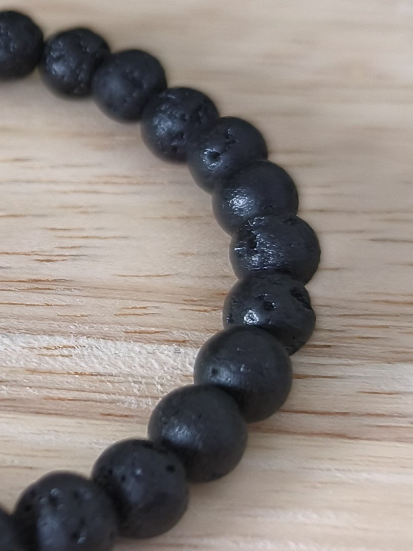 Bracelet pierre de lave 6 mm – Pierre d’ancrage et énergie volcanique – Collection Pierre d’Exception