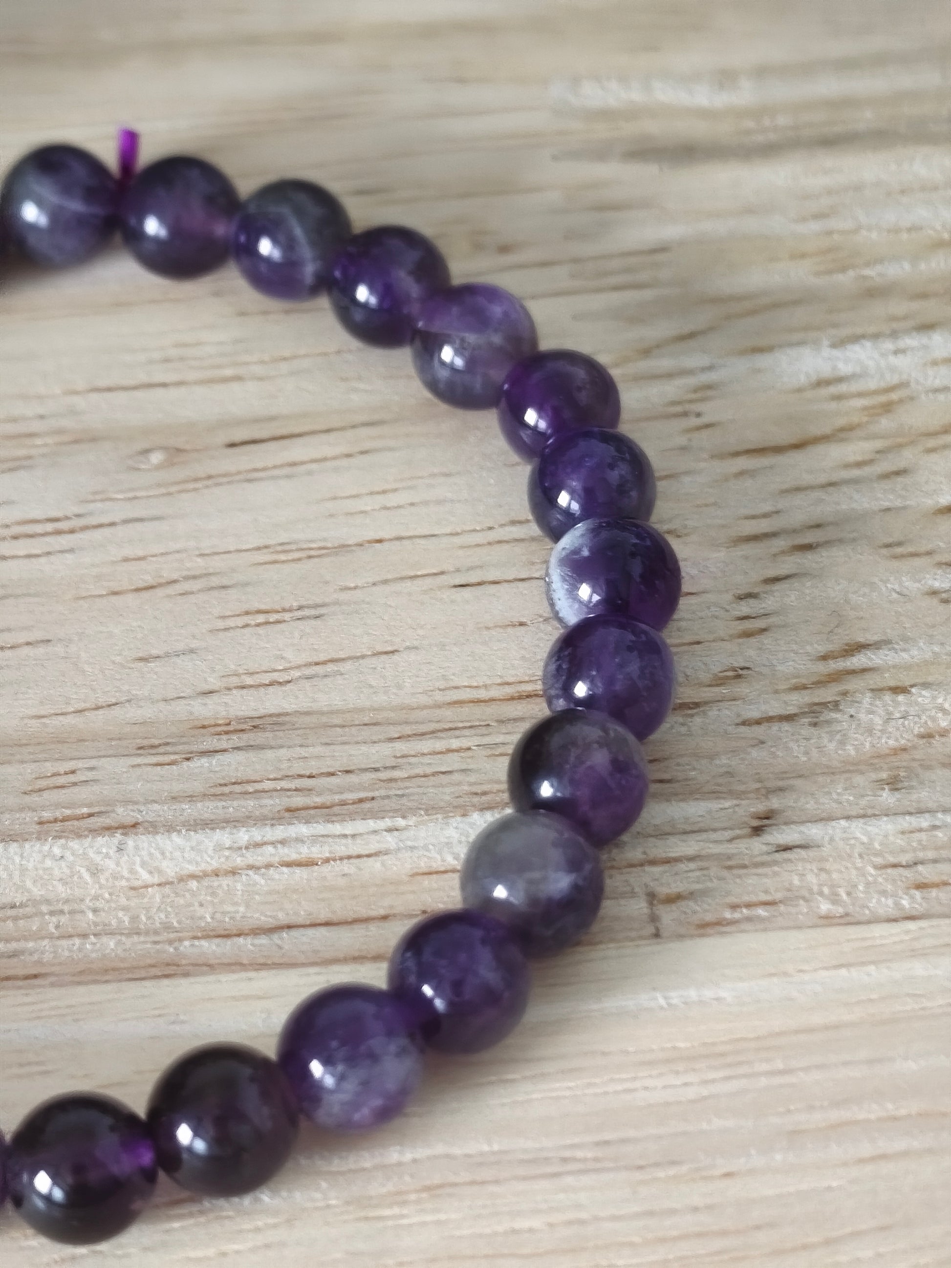 Bracelet perles naturelles Améthyste 6mm violet lumineux – Bijou lithothérapie apaisant